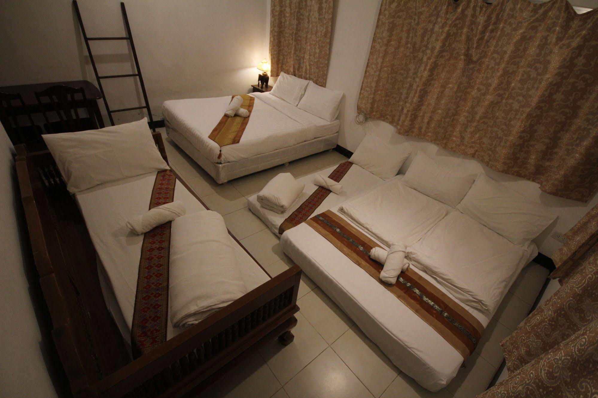 Ashi Poshtel Hostel Чиангмай Екстериор снимка
